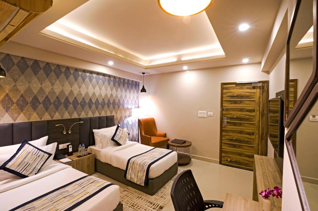 Regenta Central Noida, Sector 49 Exteriör bild